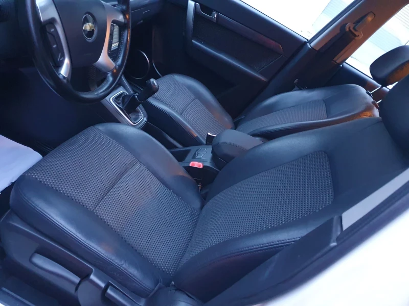 Chevrolet Captiva 2.4 GAZ  NAV 4X4 I KOJA  7 mesta, снимка 9 - Автомобили и джипове - 53179680