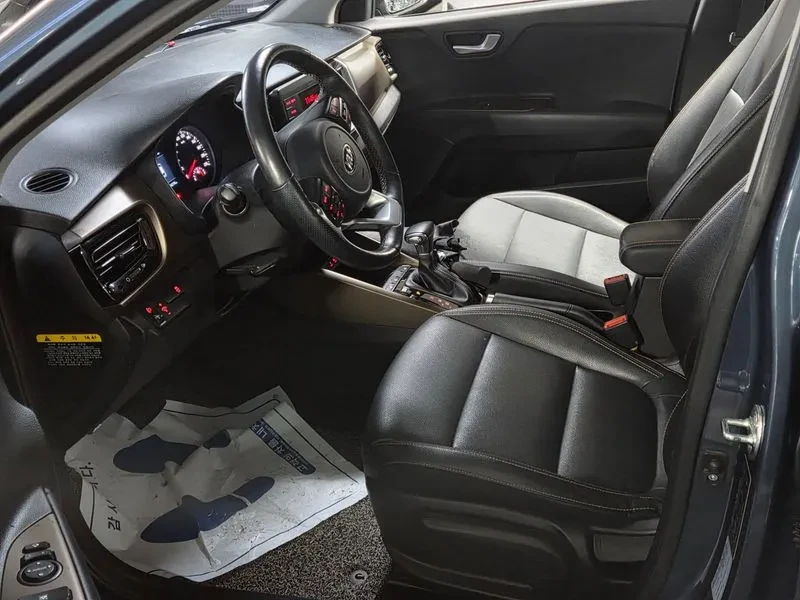 Kia Stonic 1.6 TRENDY, снимка 10 - Автомобили и джипове - 55262409