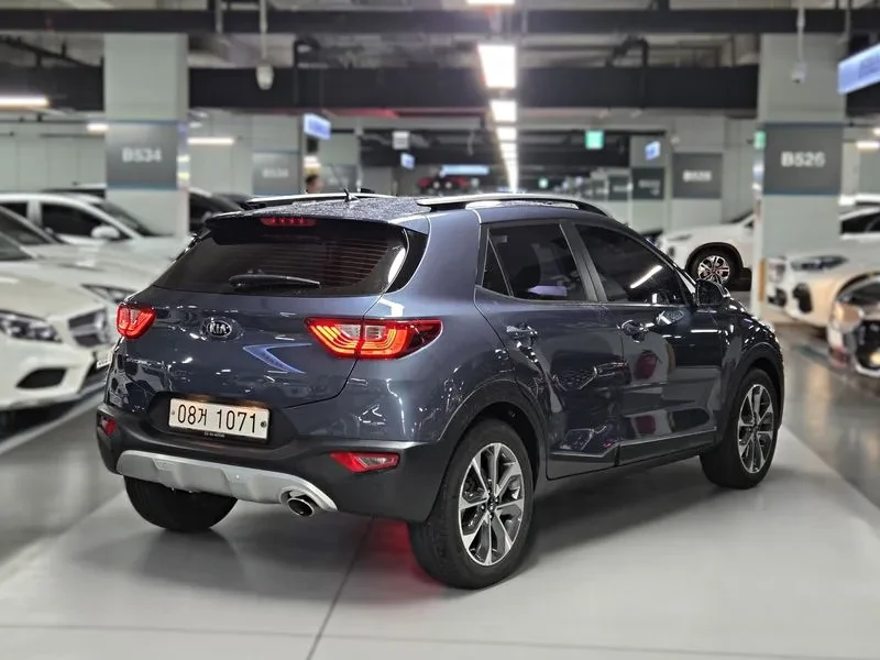 Kia Stonic 1.6 TRENDY, снимка 2 - Автомобили и джипове - 55262409