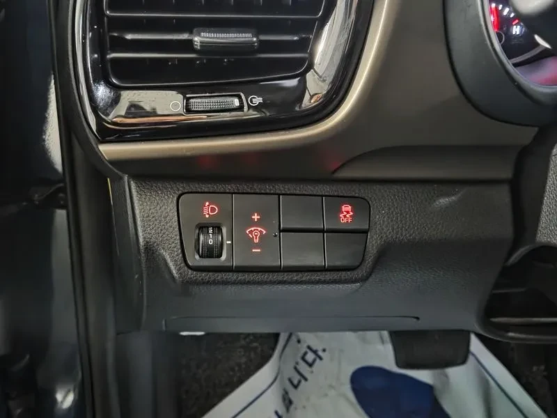 Kia Stonic 1.6 TRENDY, снимка 13 - Автомобили и джипове - 55262409