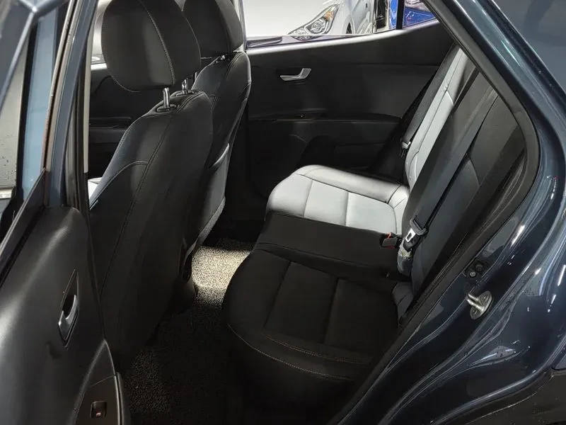 Kia Stonic 1.6 TRENDY, снимка 11 - Автомобили и джипове - 55262409
