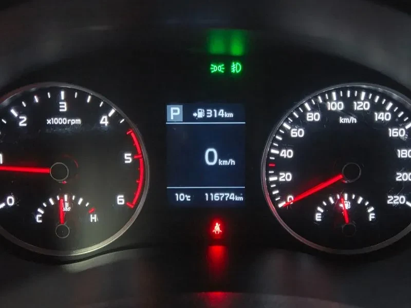 Kia Stonic 1.6 TRENDY, снимка 5 - Автомобили и джипове - 55262409