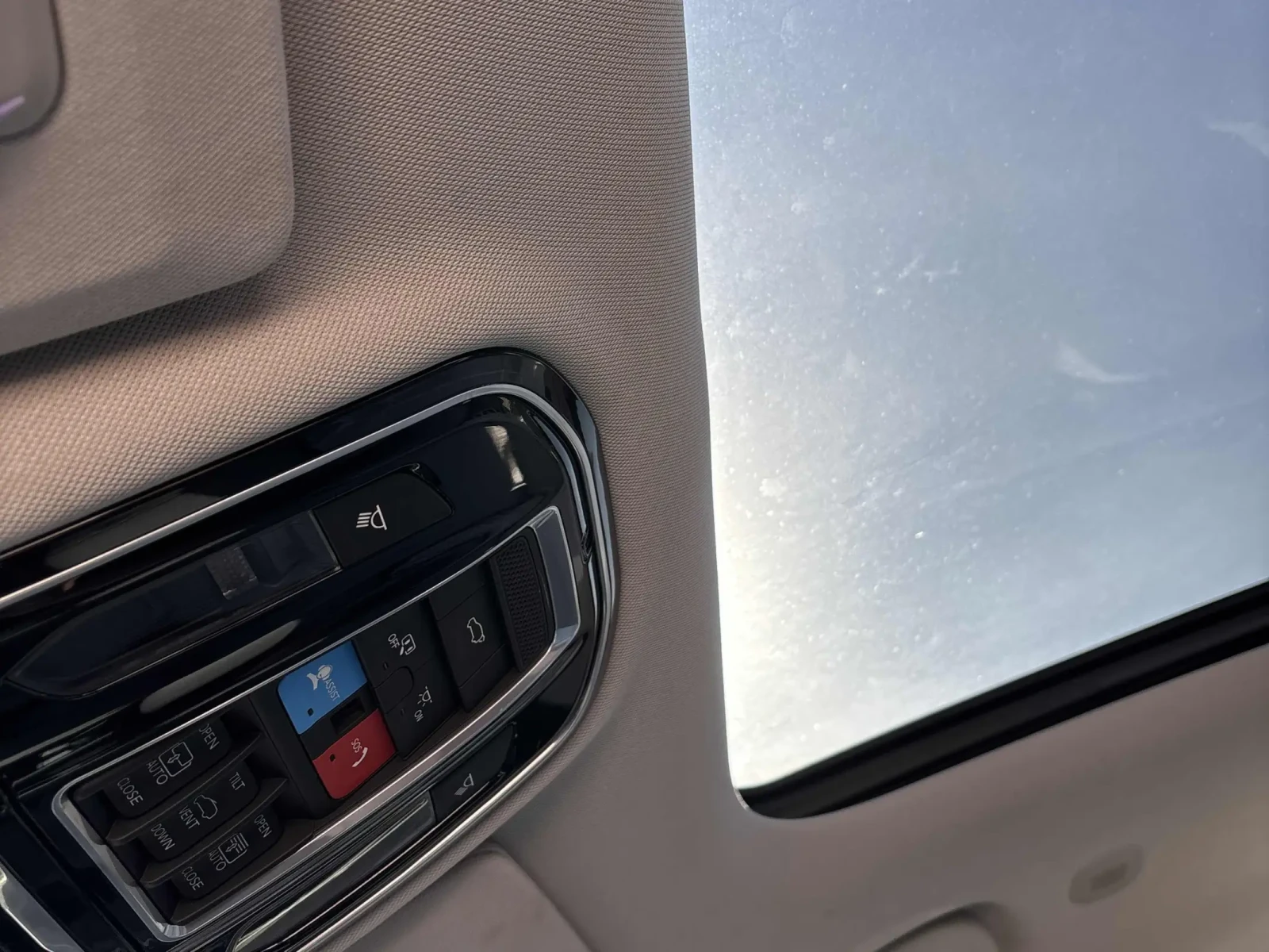 Jeep Grand cherokee Overland * * CARFAX * * АВТО КРЕДИТ * * , снимка 10 - Автомобили и джипове - 54231743