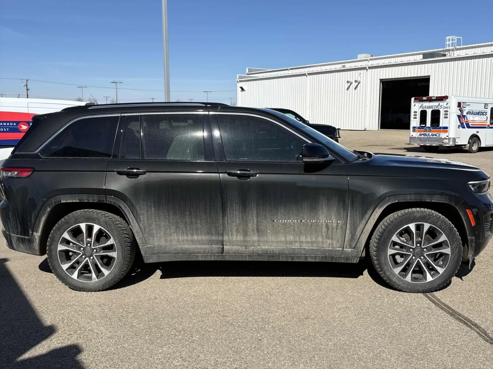 Jeep Grand cherokee Overland * * CARFAX * * АВТО КРЕДИТ * * , снимка 4 - Автомобили и джипове - 54231743