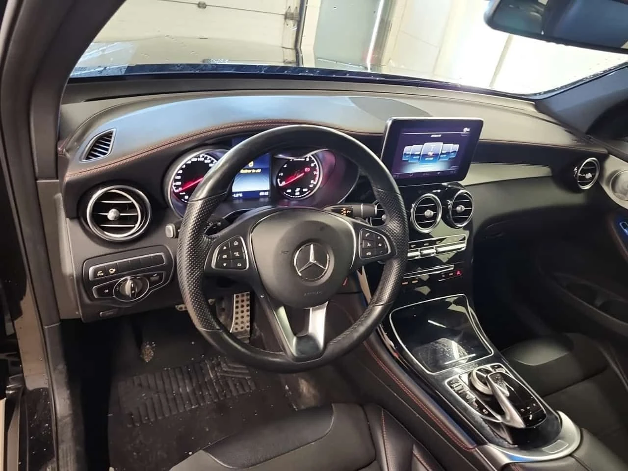 Mercedes-Benz GLC * AMG 43 * ПОДГРЕВИ * 360 * ПАНОРАМА, снимка 11 - Автомобили и джипове - 54330555