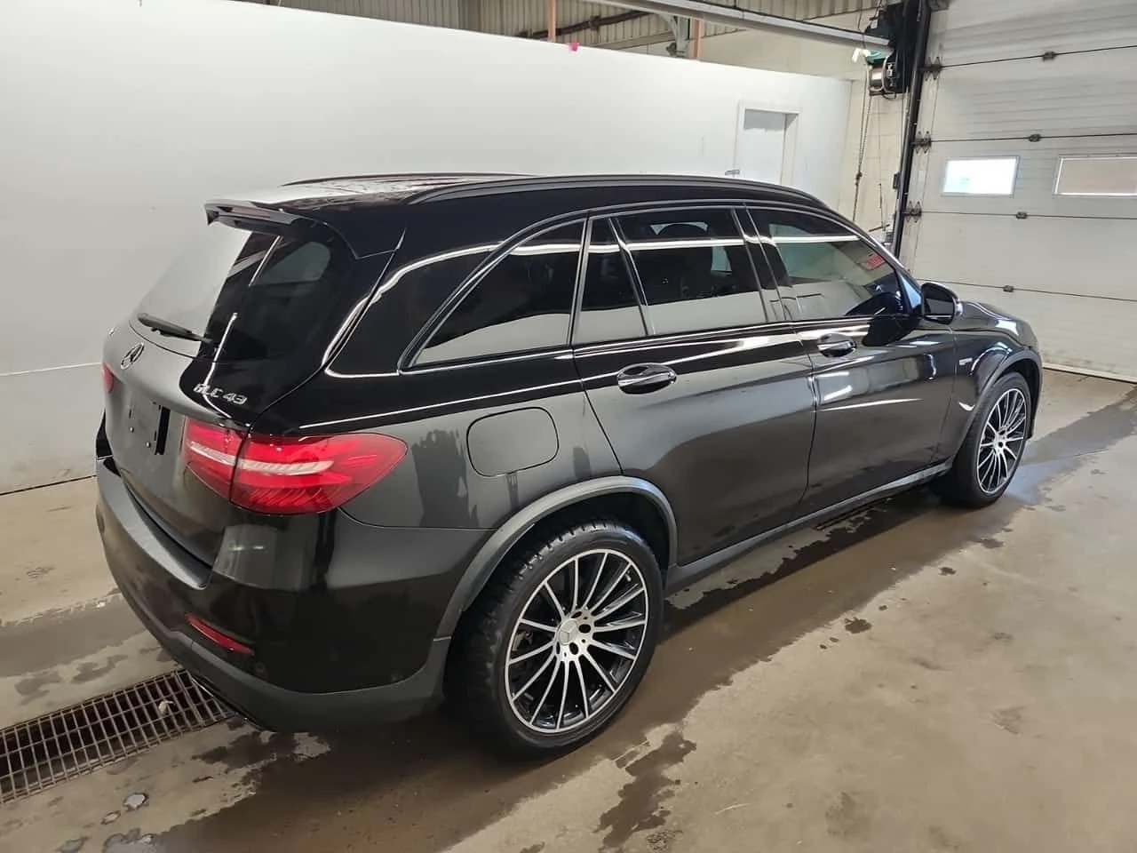 Mercedes-Benz GLC * AMG 43 * ПОДГРЕВИ * 360 * ПАНОРАМА, снимка 4 - Автомобили и джипове - 54330555