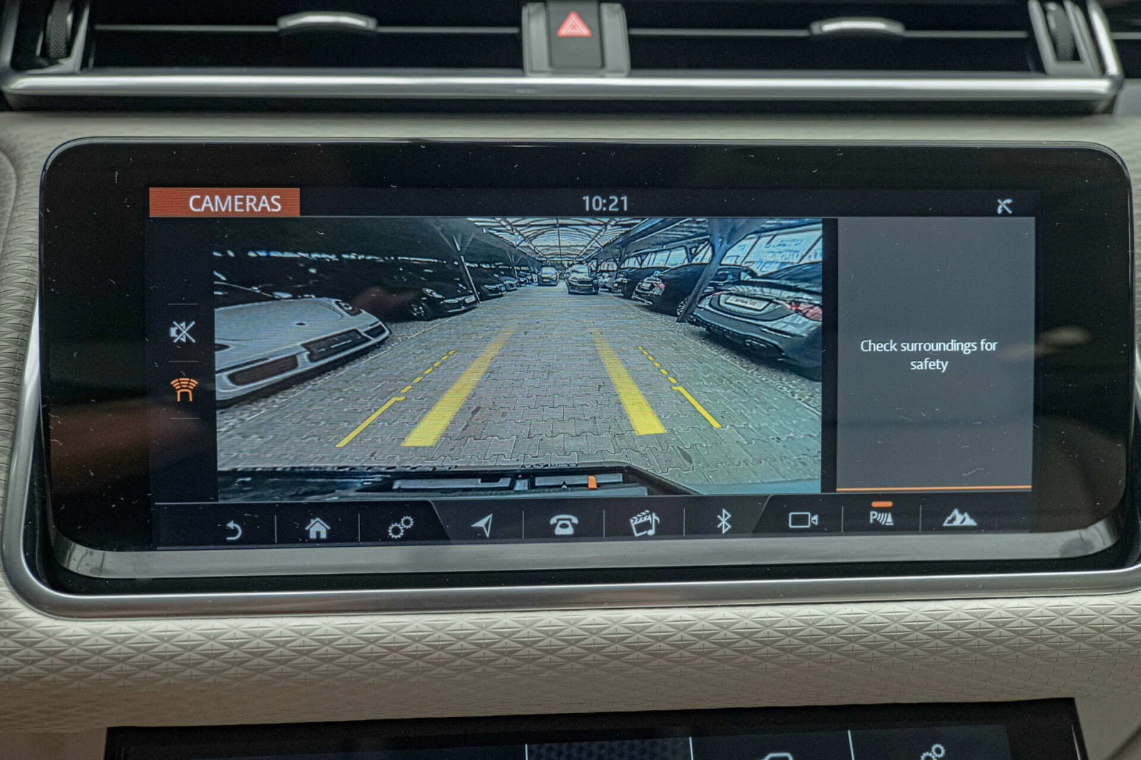 Land Rover Range Rover Velar D180/AWD/Virtual/FullLed/LaneAssist/MERIDIAN, снимка 13 - Автомобили и джипове - 54554056