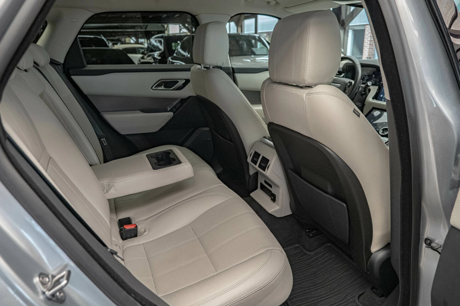 Land Rover Range Rover Velar D180/AWD/Virtual/FullLed/LaneAssist/MERIDIAN, снимка 9 - Автомобили и джипове - 54554056