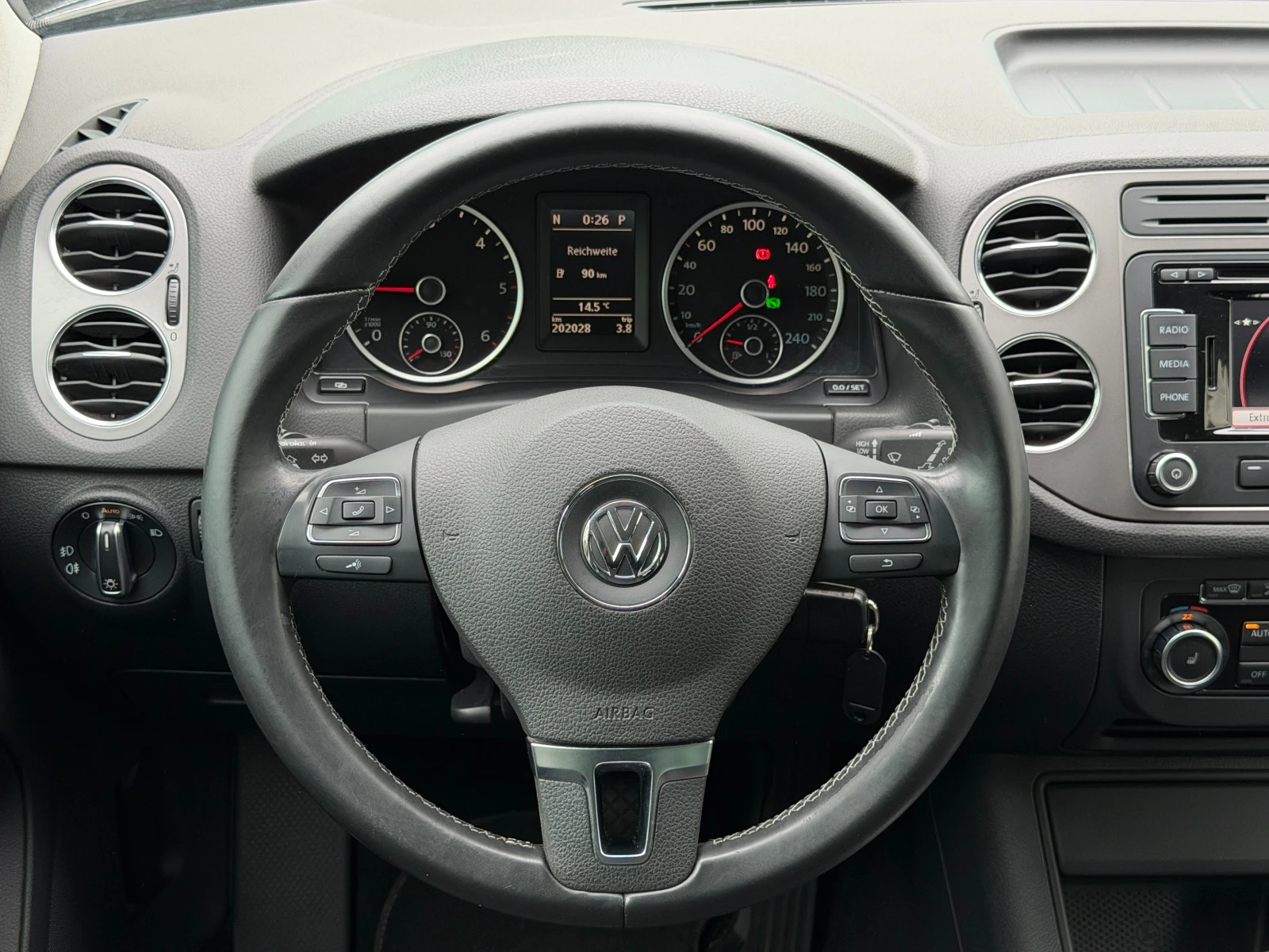 VW Tiguan 2.0TDI-140к.с* 4x4* ПЪЛНА СЕРВИЗНА ИСТОРИЯ, снимка 9 - Автомобили и джипове - 55001679