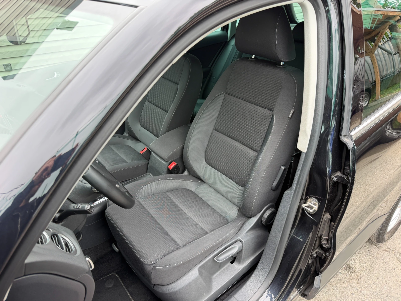 VW Tiguan 2.0TDI-140к.с* 4x4* ПЪЛНА СЕРВИЗНА ИСТОРИЯ, снимка 7 - Автомобили и джипове - 55001679