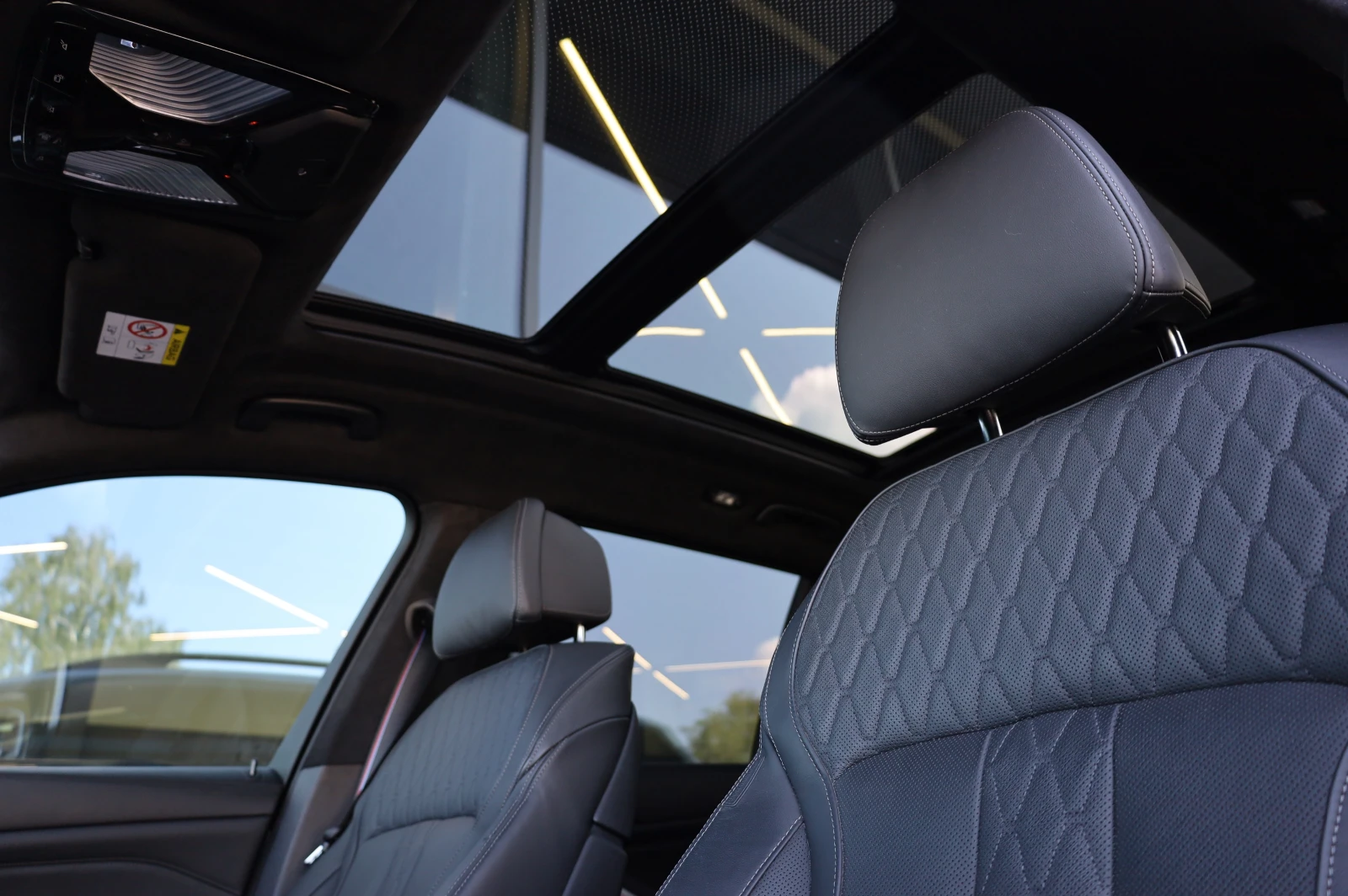 BMW X7 M SPORT PRO* XDRIVE* SWAROVSKI* SKY LOUNGE* 360* , снимка 13 - Автомобили и джипове - 55099132