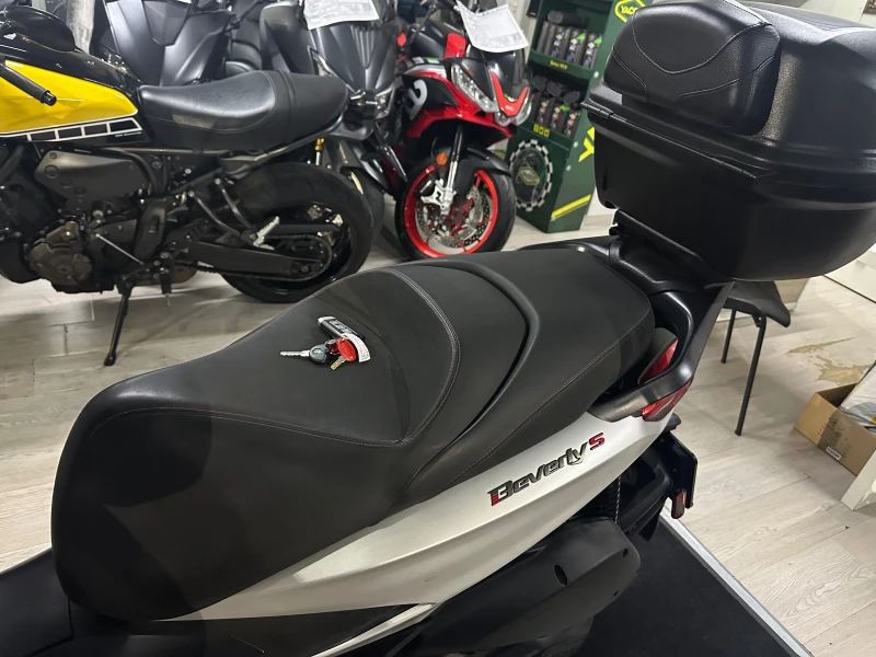 Piaggio Beverly 300hpe S 03.2023г., снимка 4 - Мотоциклети и мототехника - 52655286