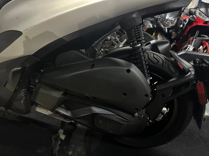 Piaggio Beverly 300hpe S 03.2023г., снимка 11 - Мотоциклети и мототехника - 52655286
