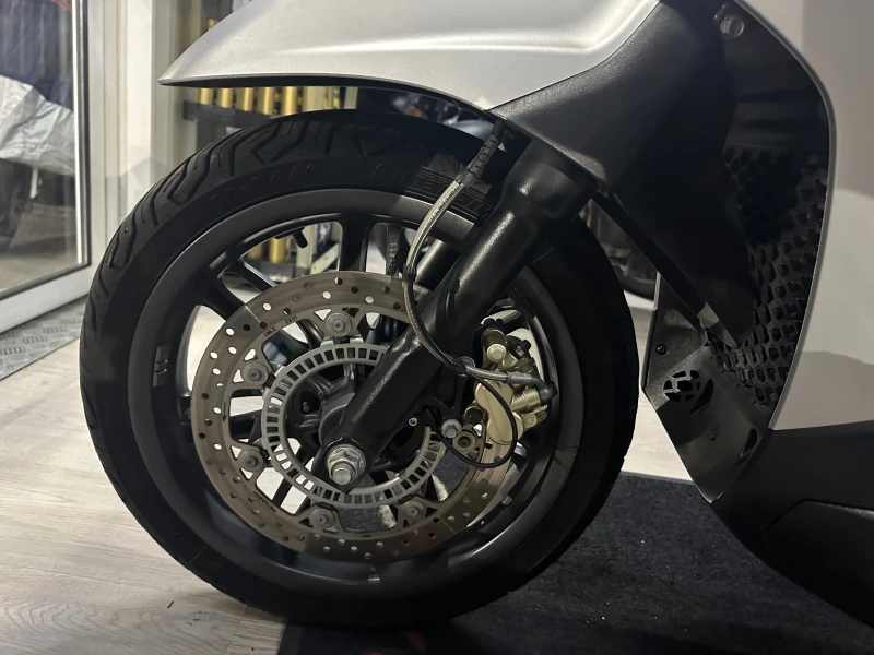 Piaggio Beverly 300hpe S 03.2023г., снимка 9 - Мотоциклети и мототехника - 52655286