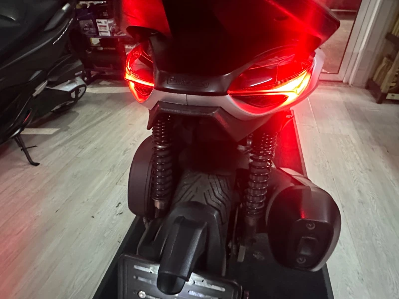 Piaggio Beverly 300hpe S 03.2023г., снимка 5 - Мотоциклети и мототехника - 52655286