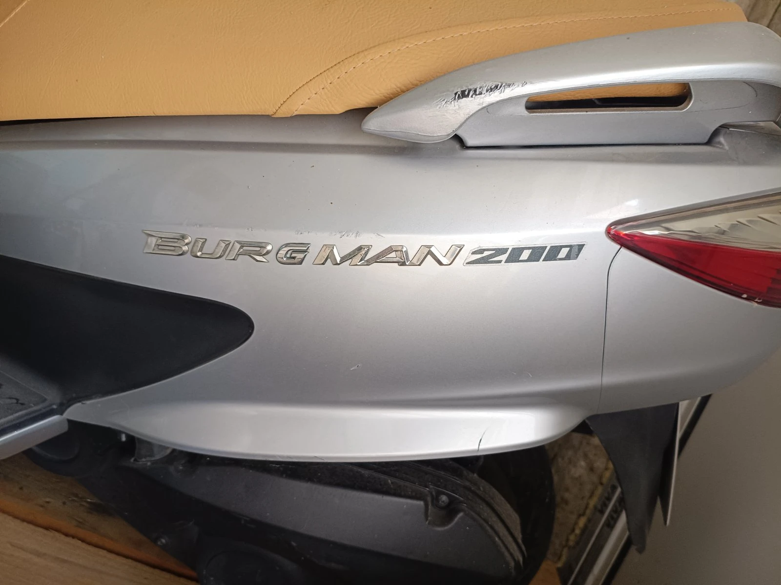 Suzuki Burgman 200, снимка 11 - Мотоциклети и мототехника - 55390769