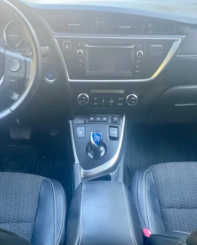 Toyota Auris 1.8 HYBRID с история, втори собственик , снимка 5