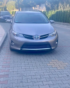 Toyota Auris 1.8 HYBRID с история, втори собственик , снимка 2