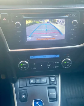 Toyota Auris 1.8 HYBRID с история, втори собственик , снимка 6