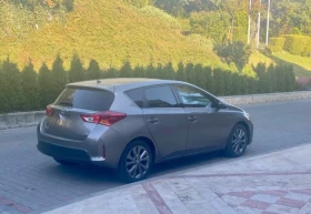 Toyota Auris 1.8 HYBRID с история, втори собственик , снимка 4