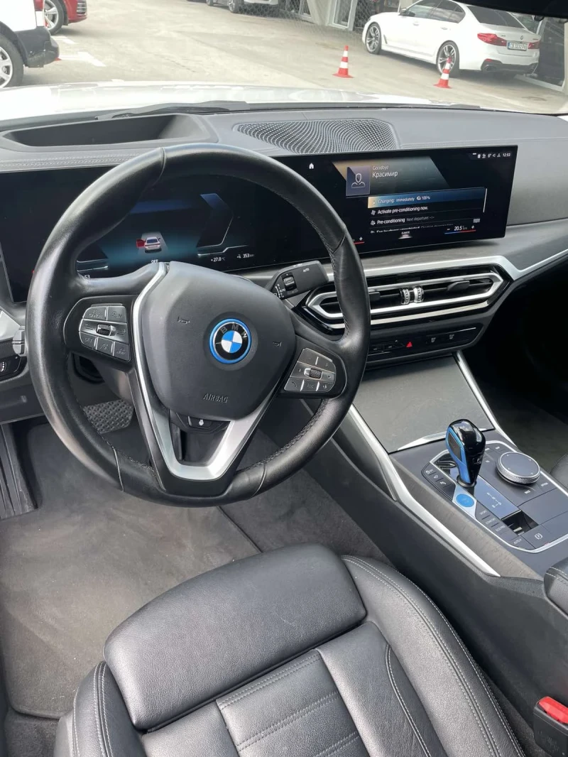 BMW i4, снимка 7 - Автомобили и джипове - 47524204