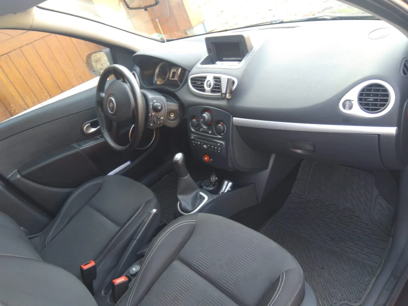 Renault Clio, снимка 3 - Автомобили и джипове - 47827631