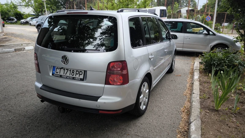 VW Touran, снимка 5 - Автомобили и джипове - 51600098
