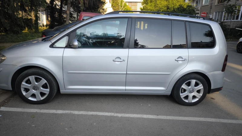 VW Touran, снимка 2 - Автомобили и джипове - 51600098