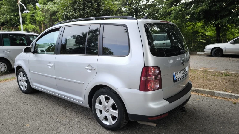 VW Touran, снимка 4 - Автомобили и джипове - 51600098