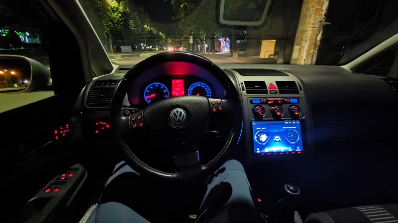 VW Touran, снимка 9 - Автомобили и джипове - 51600098