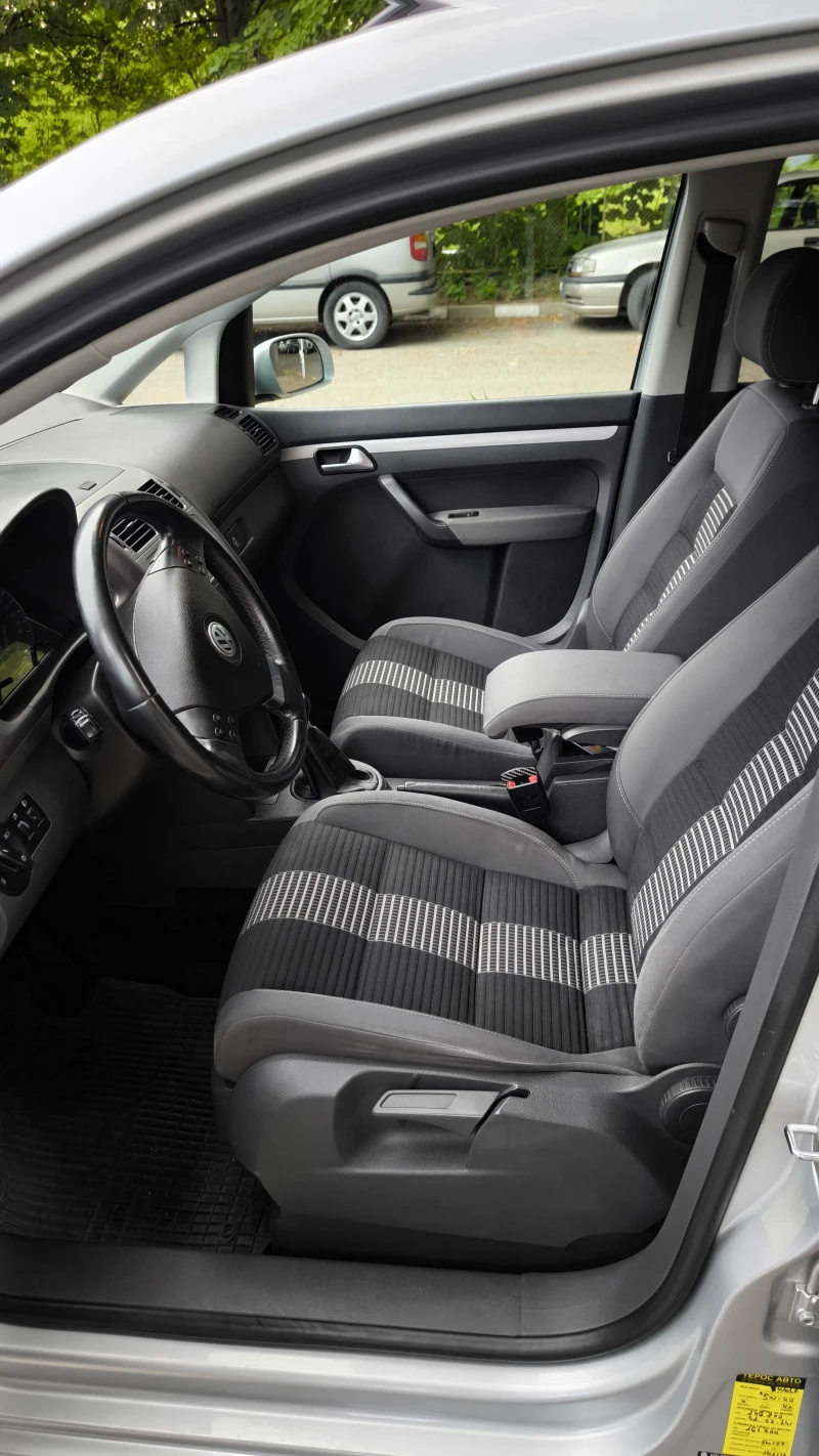 VW Touran, снимка 10 - Автомобили и джипове - 51600098