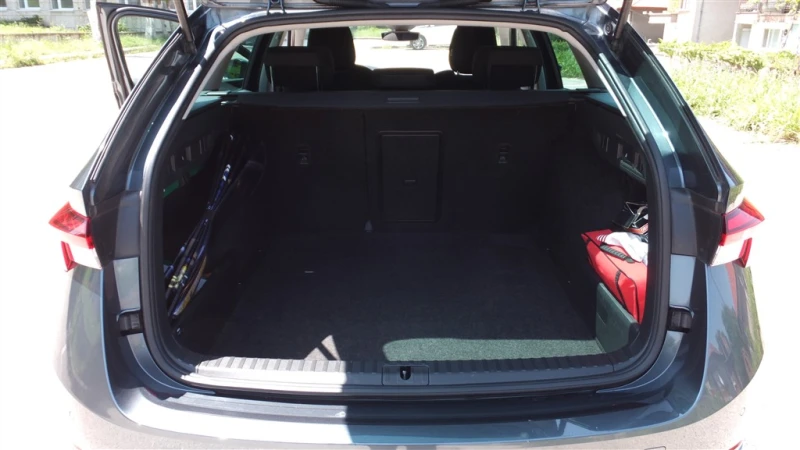 Skoda Octavia 2.0TDI VIRTUAL/DISTRONIC/AMBIENT, снимка 9 - Автомобили и джипове - 52022120