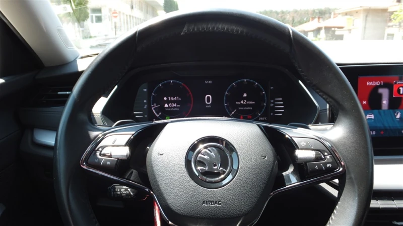 Skoda Octavia 2.0TDI VIRTUAL/DISTRONIC/AMBIENT, снимка 10 - Автомобили и джипове - 52022120