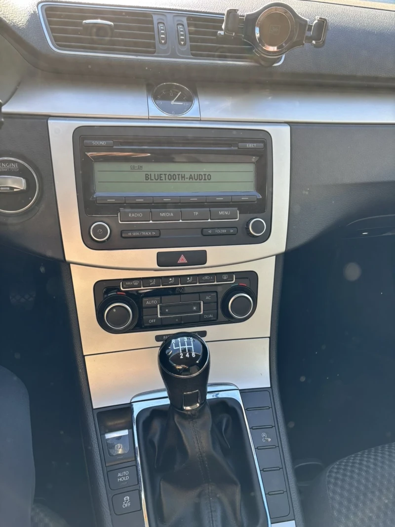 VW Passat 1.6, снимка 4 - Автомобили и джипове - 52346962