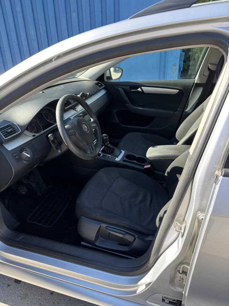 VW Passat 1.6, снимка 10 - Автомобили и джипове - 52346962