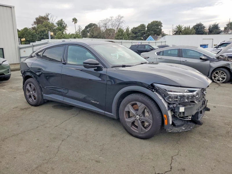 Ford Mustang Mach-E, снимка 4 - Автомобили и джипове - 53392713