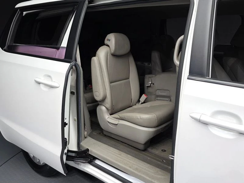 Kia Carnival 11-seater Deluxe| 200к.с., снимка 12 - Автомобили и джипове - 56165014