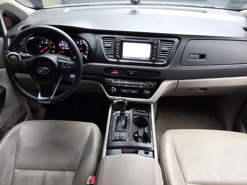 Kia Carnival 11-seater Deluxe| 200к.с., снимка 7 - Автомобили и джипове - 56165014