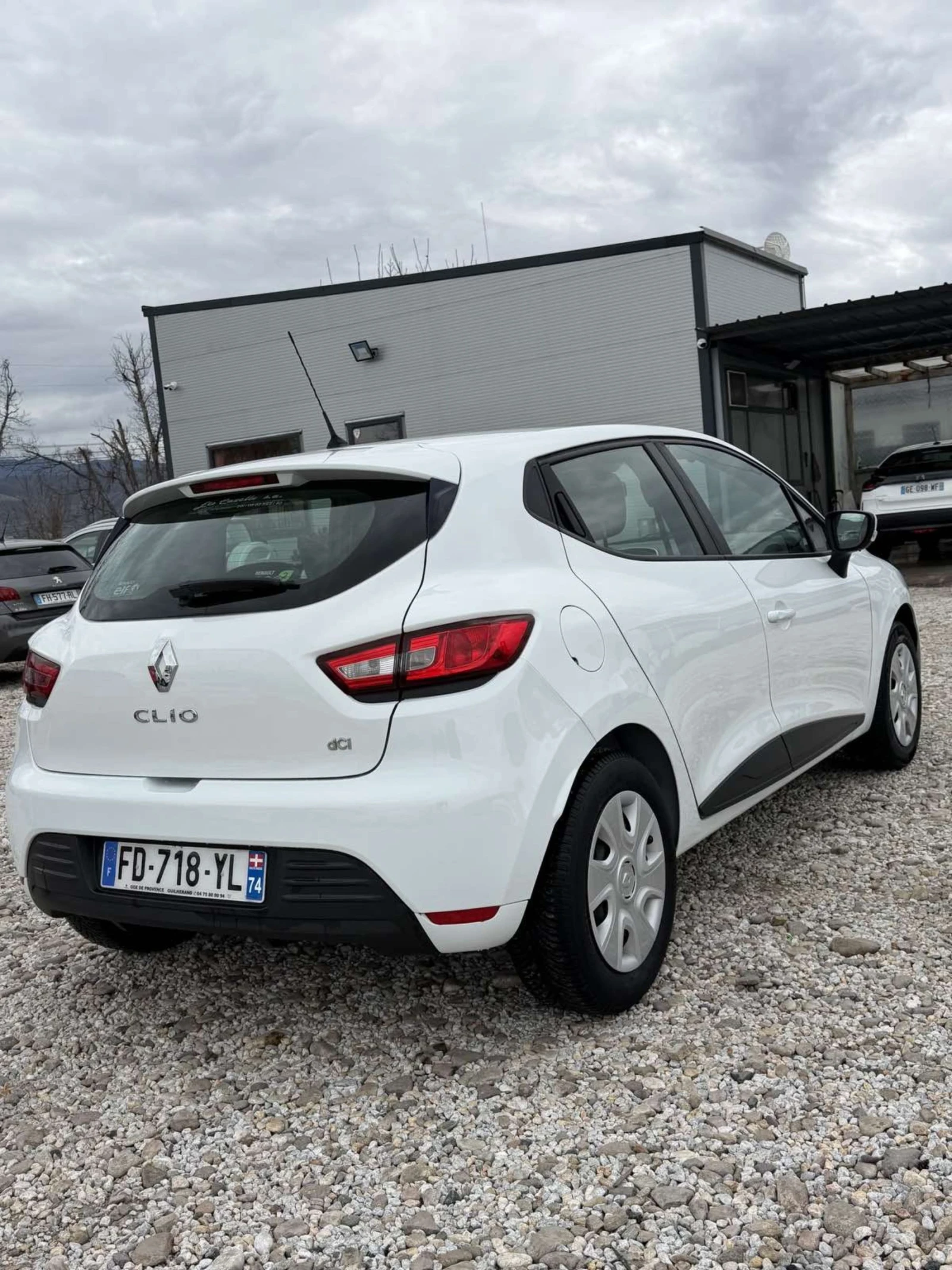 Renault Clio 1.2 i, снимка 5 - Автомобили и джипове - 54088101