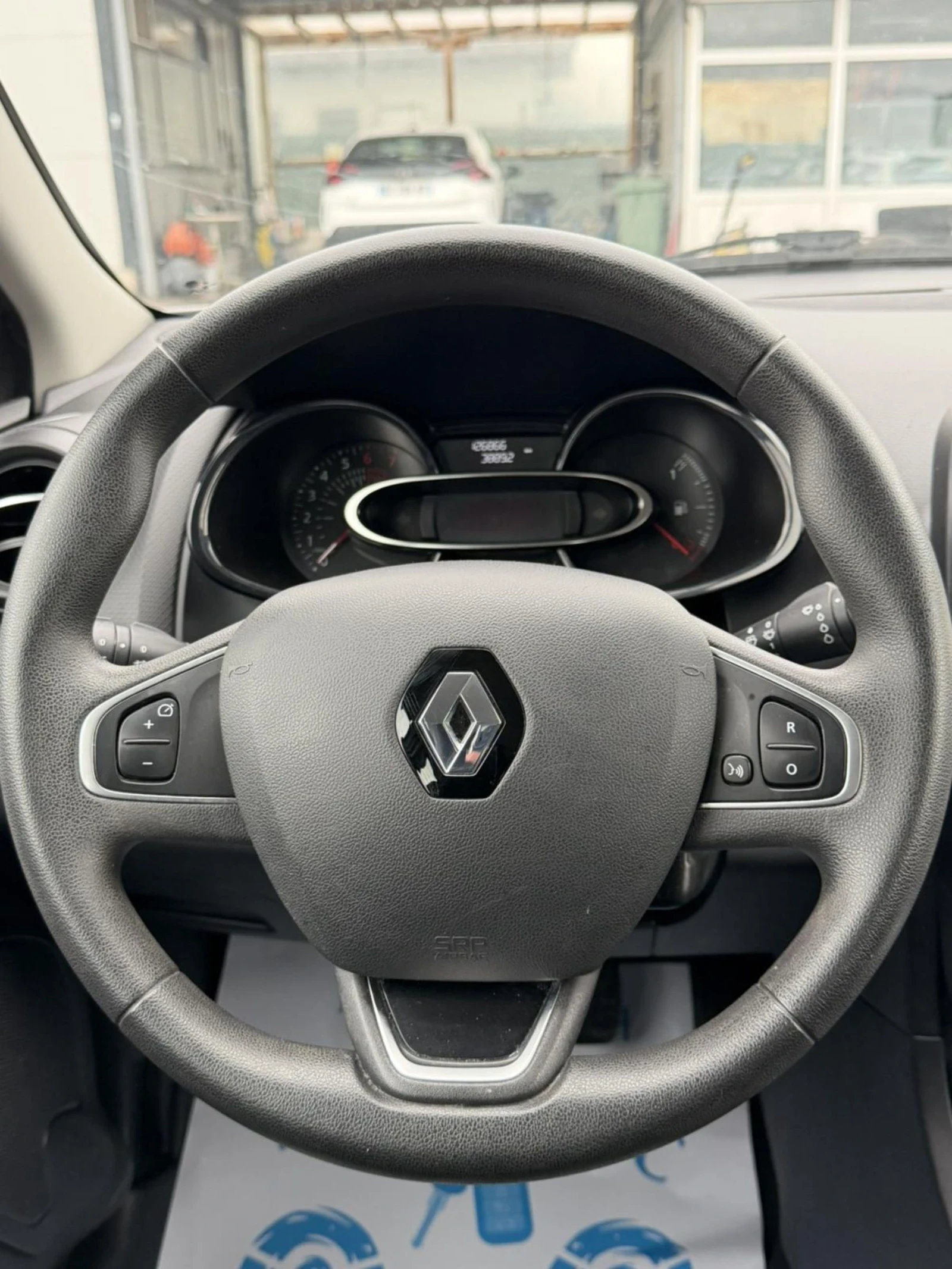 Renault Clio 1.2 i, снимка 10 - Автомобили и джипове - 54088101