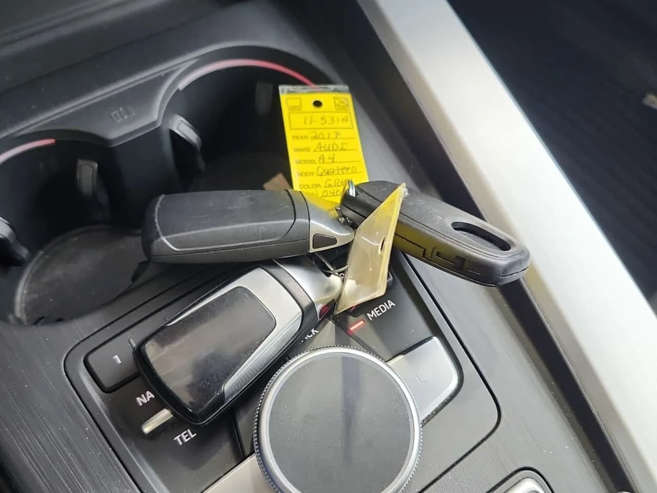 Audi A4 Technik/CARFAX/ДИСТРОНИК/360 КАМ/ШИБЕДАХ/2 КЛЮЧА, снимка 8 - Автомобили и джипове - 54512431