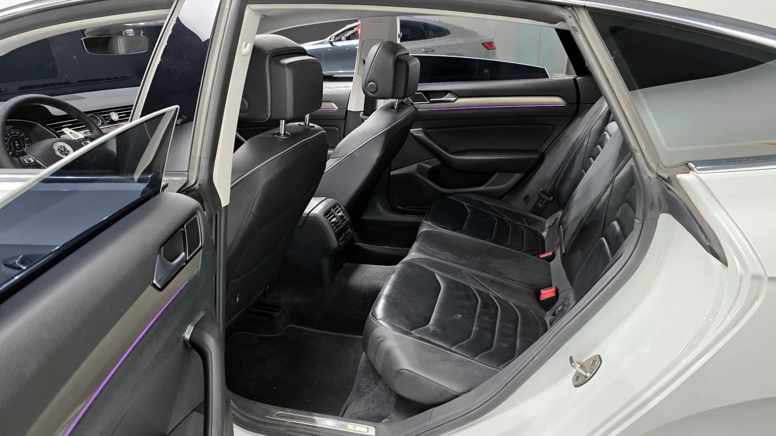VW Arteon 2.0 TDI| Massage| HUD| 360 Camera| Panorama| Distr | Mobile.bg � ����������� 12