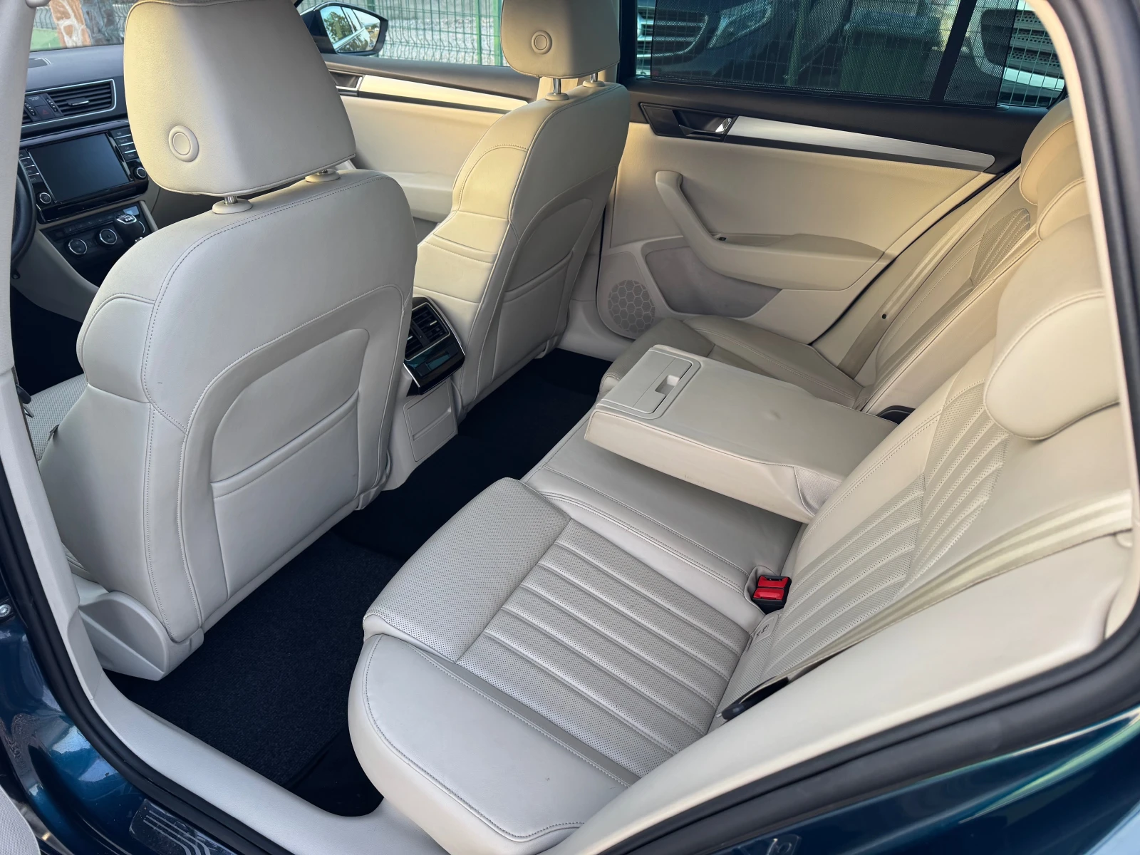Skoda Superb 2.0TDI* FACE* 4x4* NAVI* GERMANY* Pano* , снимка 10 - Автомобили и джипове - 55861530