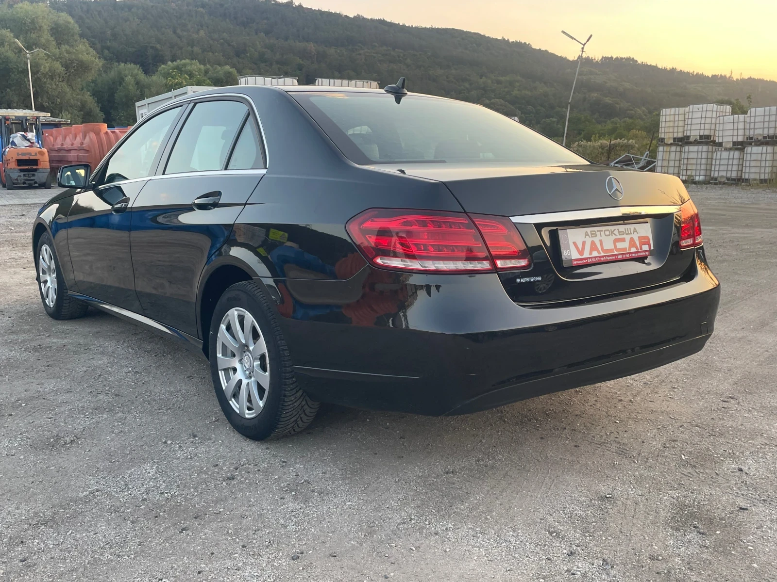 Mercedes-Benz E 200, снимка 5 - Автомобили и джипове - 55902364