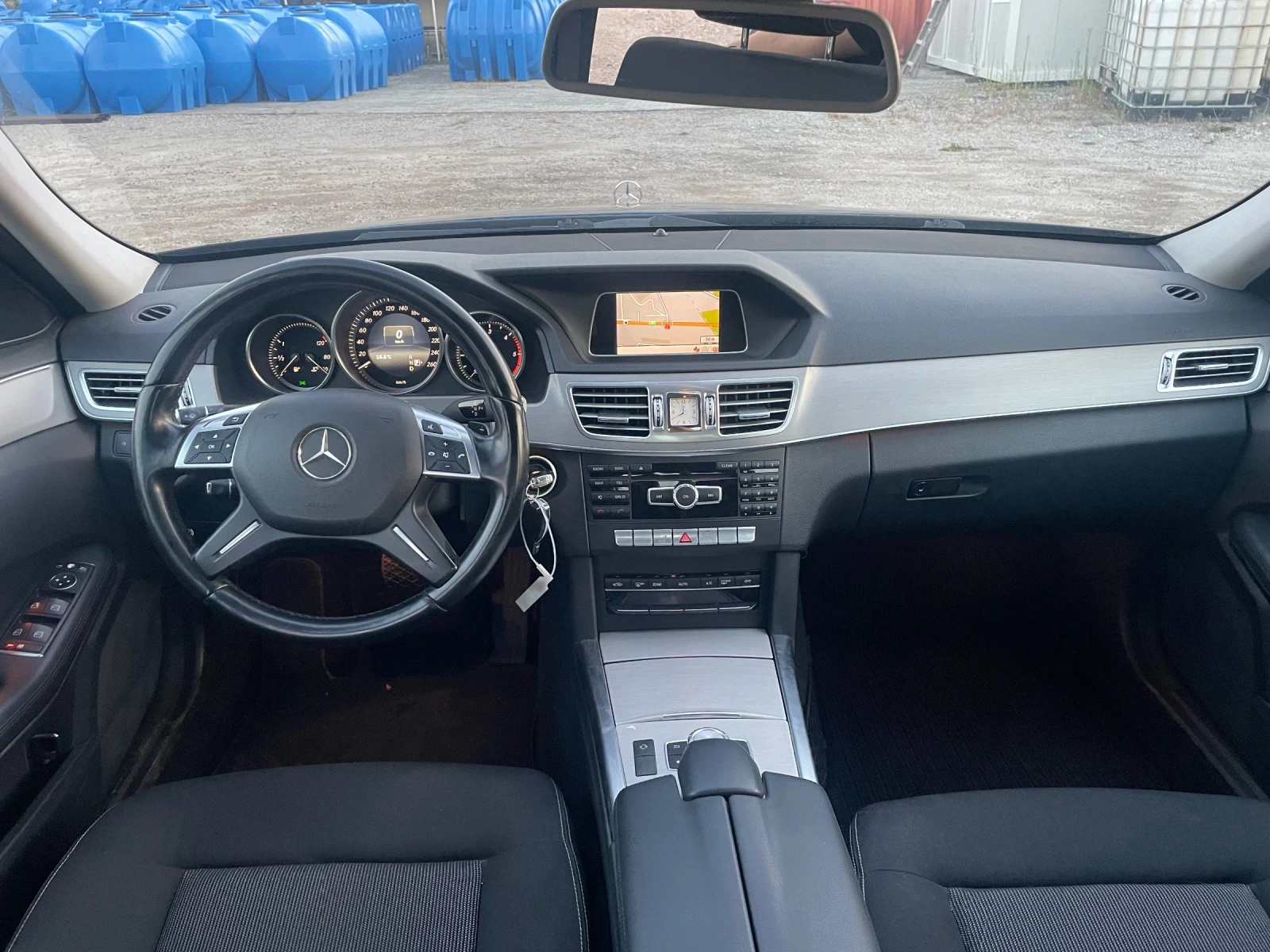 Mercedes-Benz E 200, снимка 11 - Автомобили и джипове - 55902364