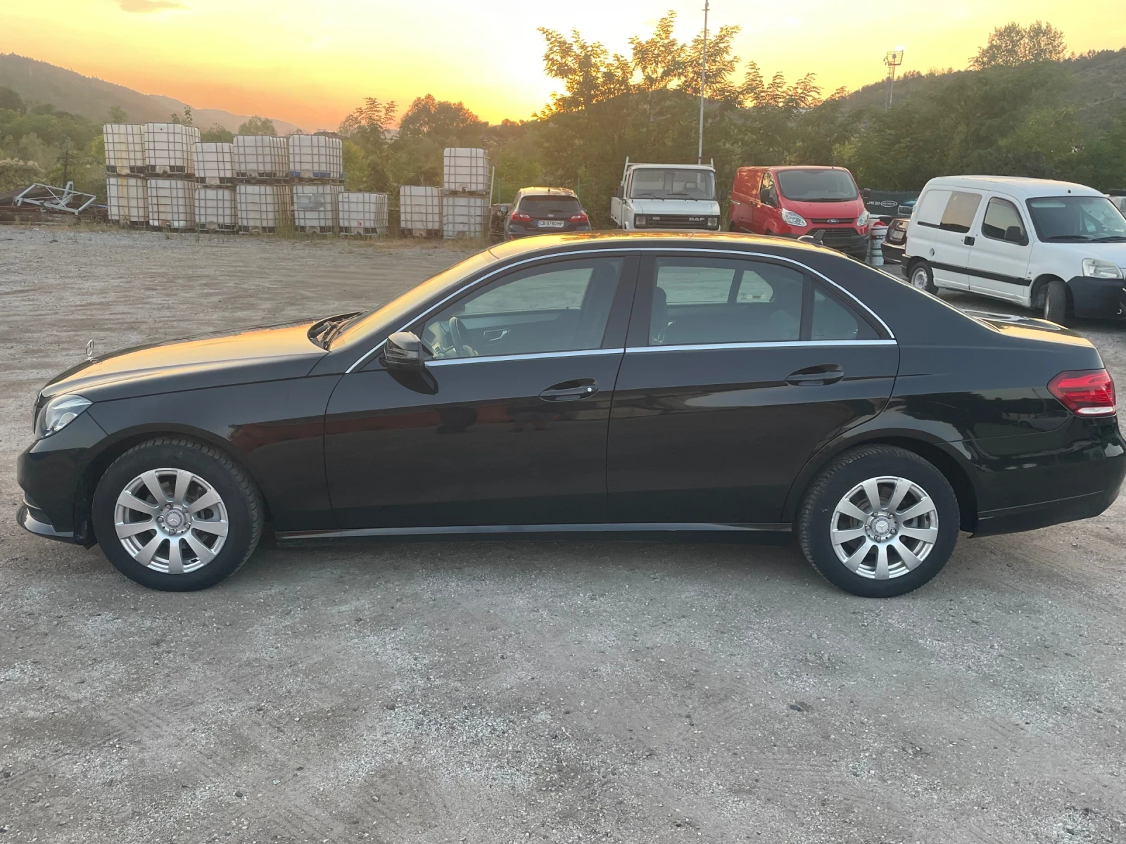 Mercedes-Benz E 200, снимка 4 - Автомобили и джипове - 55902364