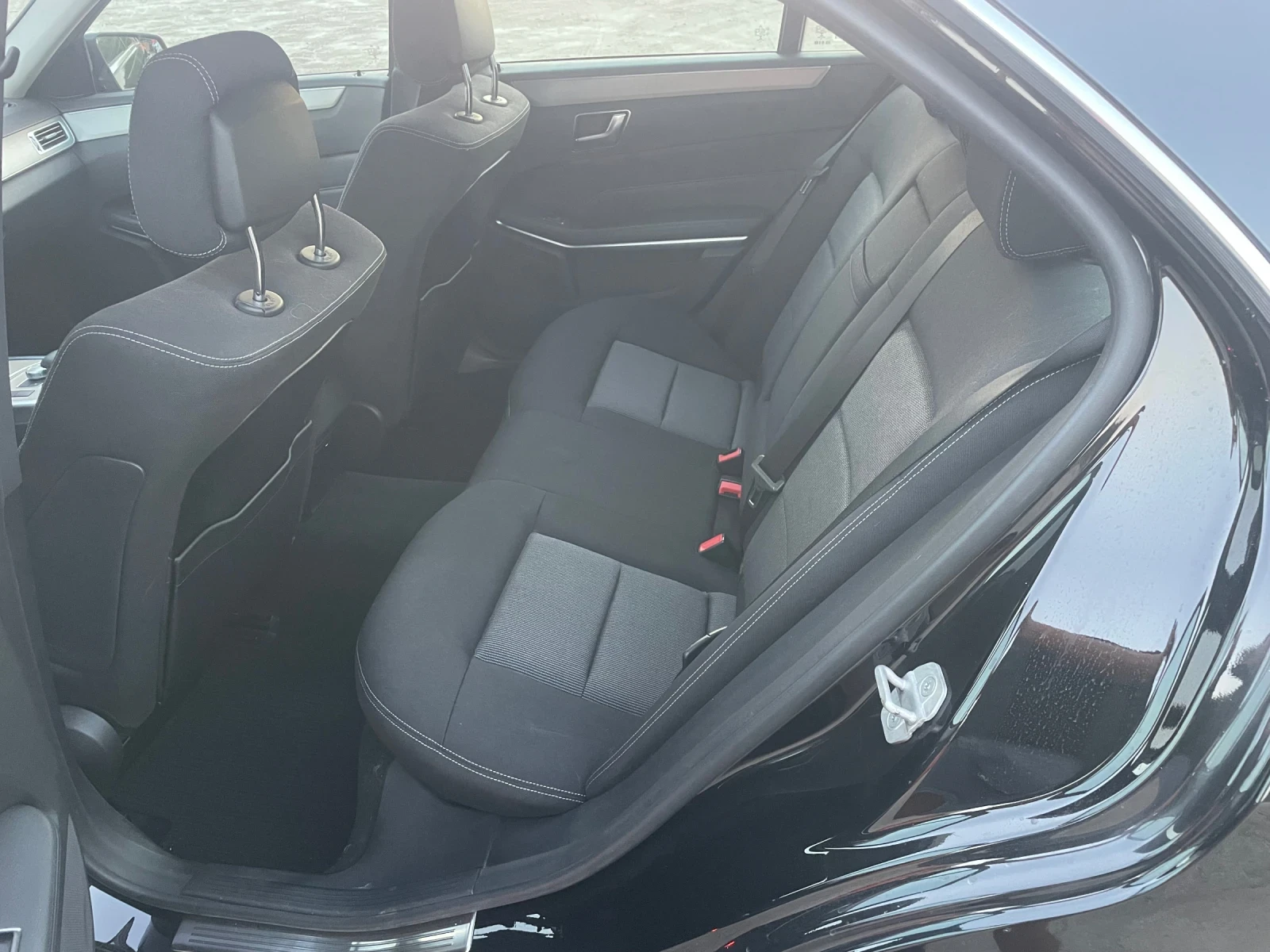 Mercedes-Benz E 200, снимка 10 - Автомобили и джипове - 55902364