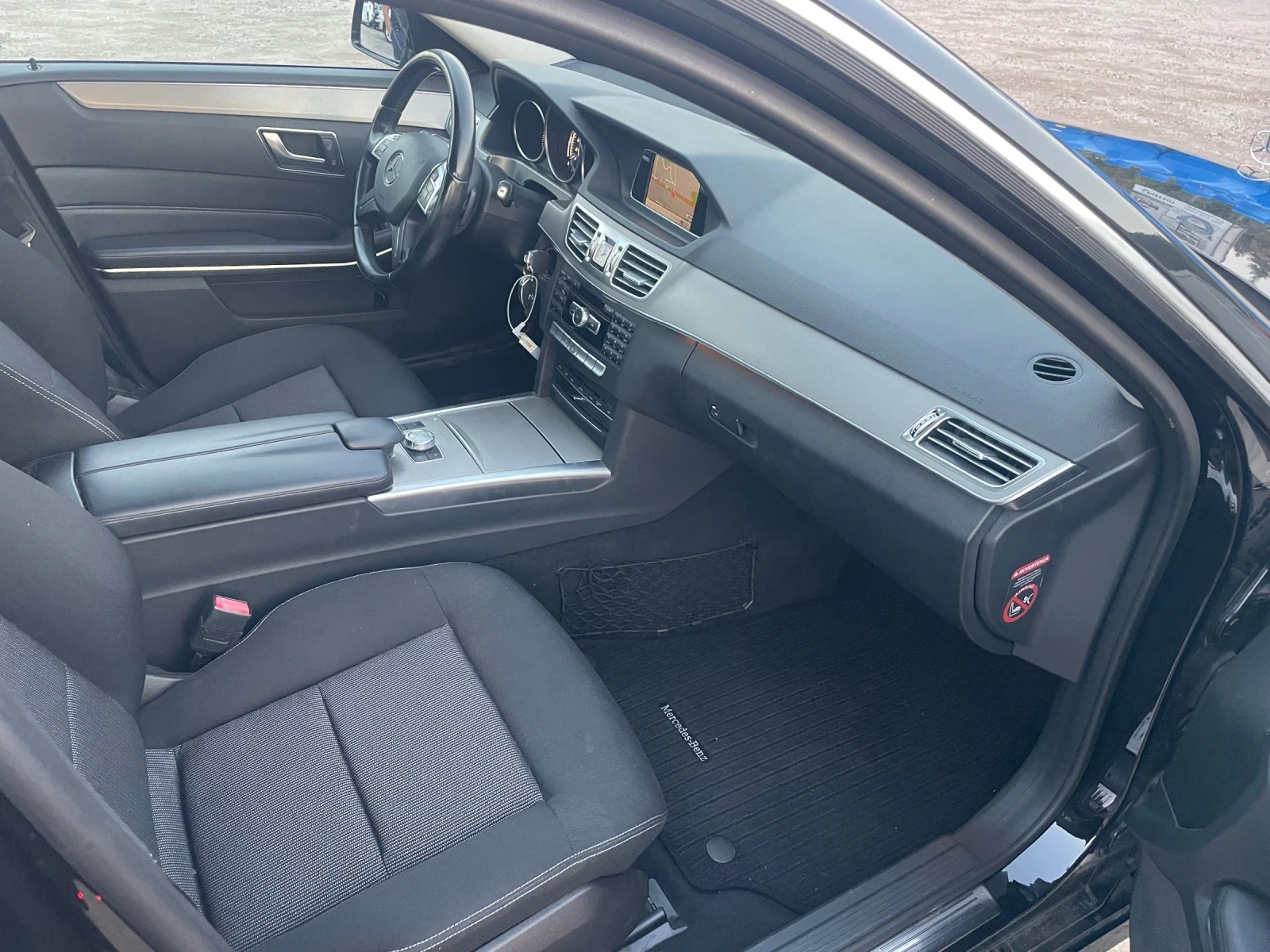 Mercedes-Benz E 200, снимка 13 - Автомобили и джипове - 55902364