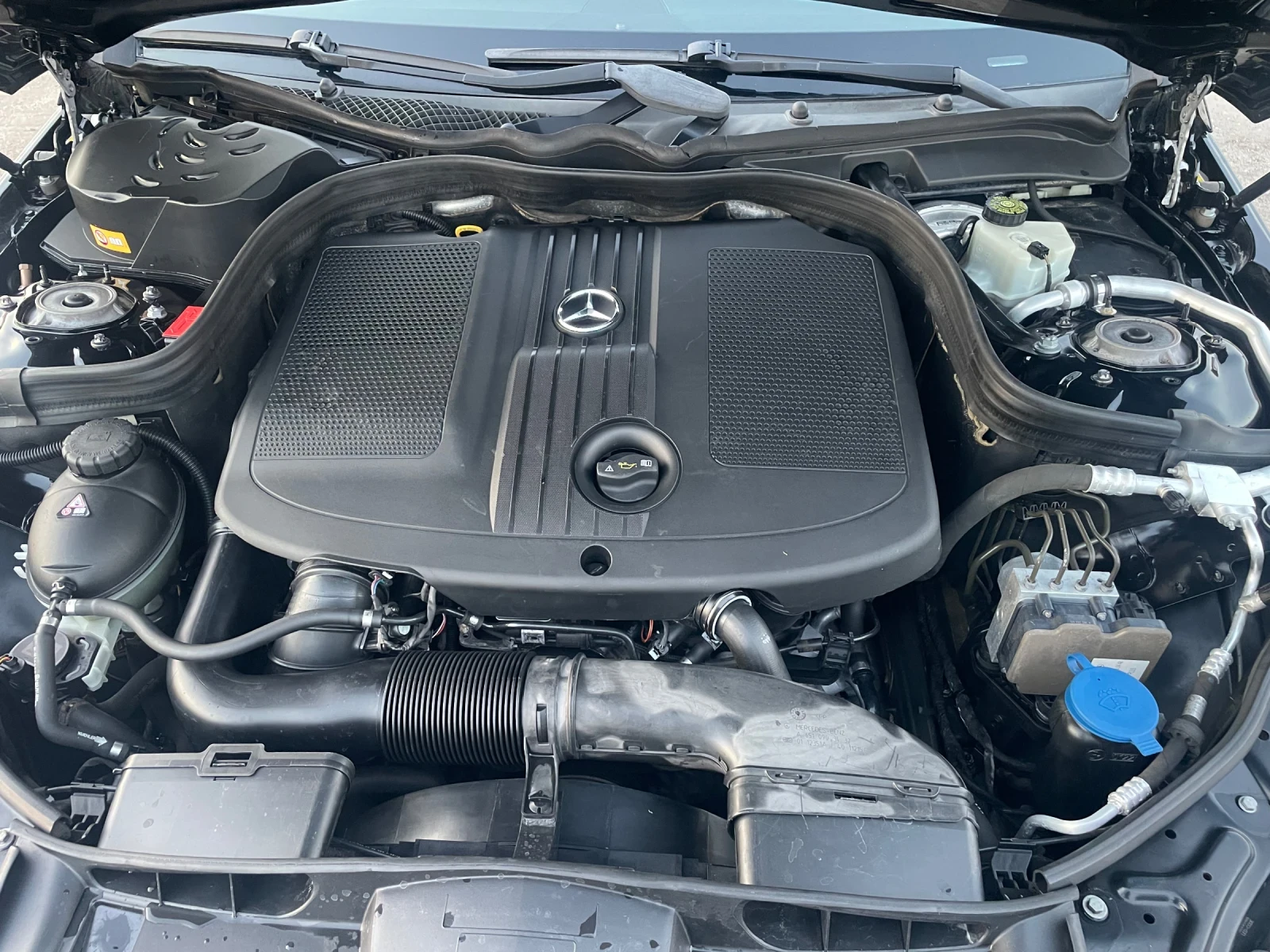 Mercedes-Benz E 200, снимка 14 - Автомобили и джипове - 55902364