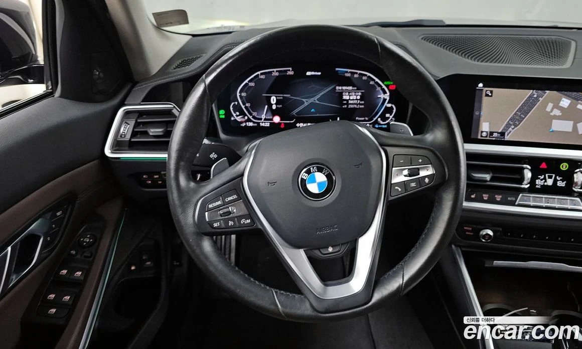 BMW 330 330e Luxury, снимка 13 - Автомобили и джипове - 56156614